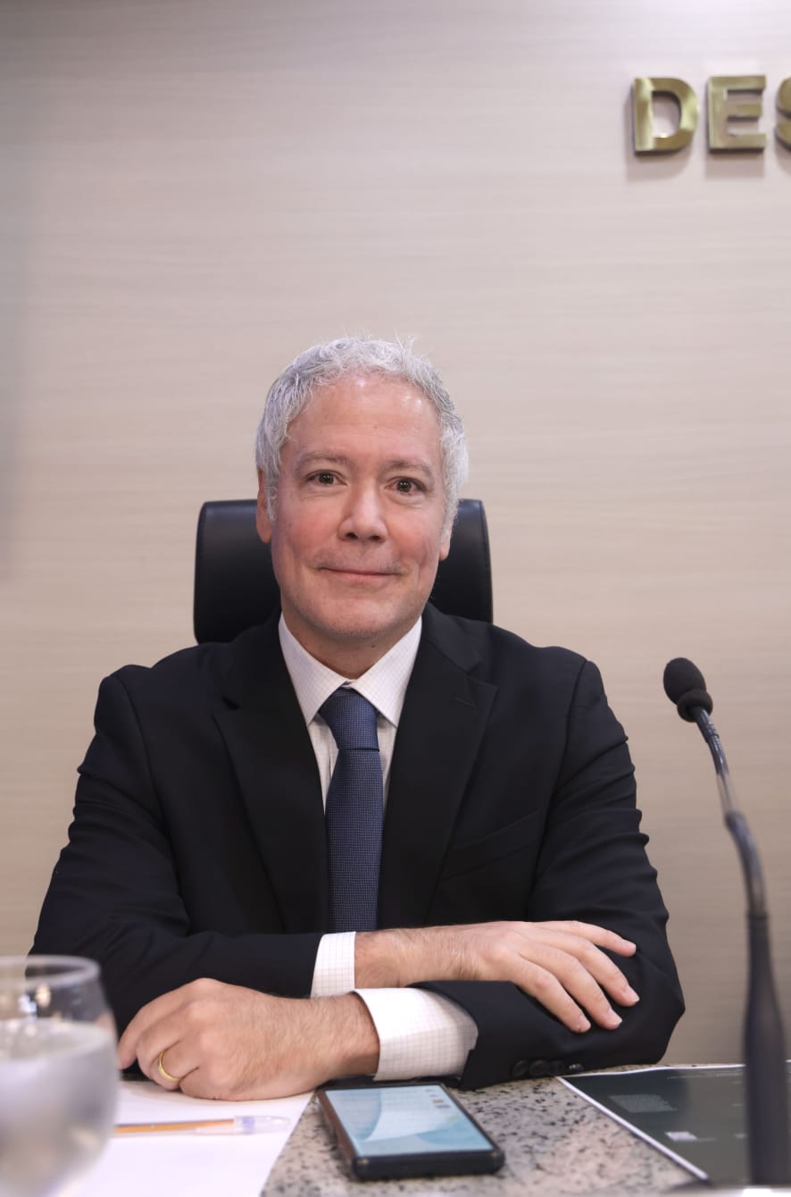 Professor Rafael Oliveira