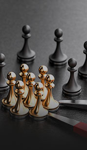 Peões pretos e dourados de xadrez